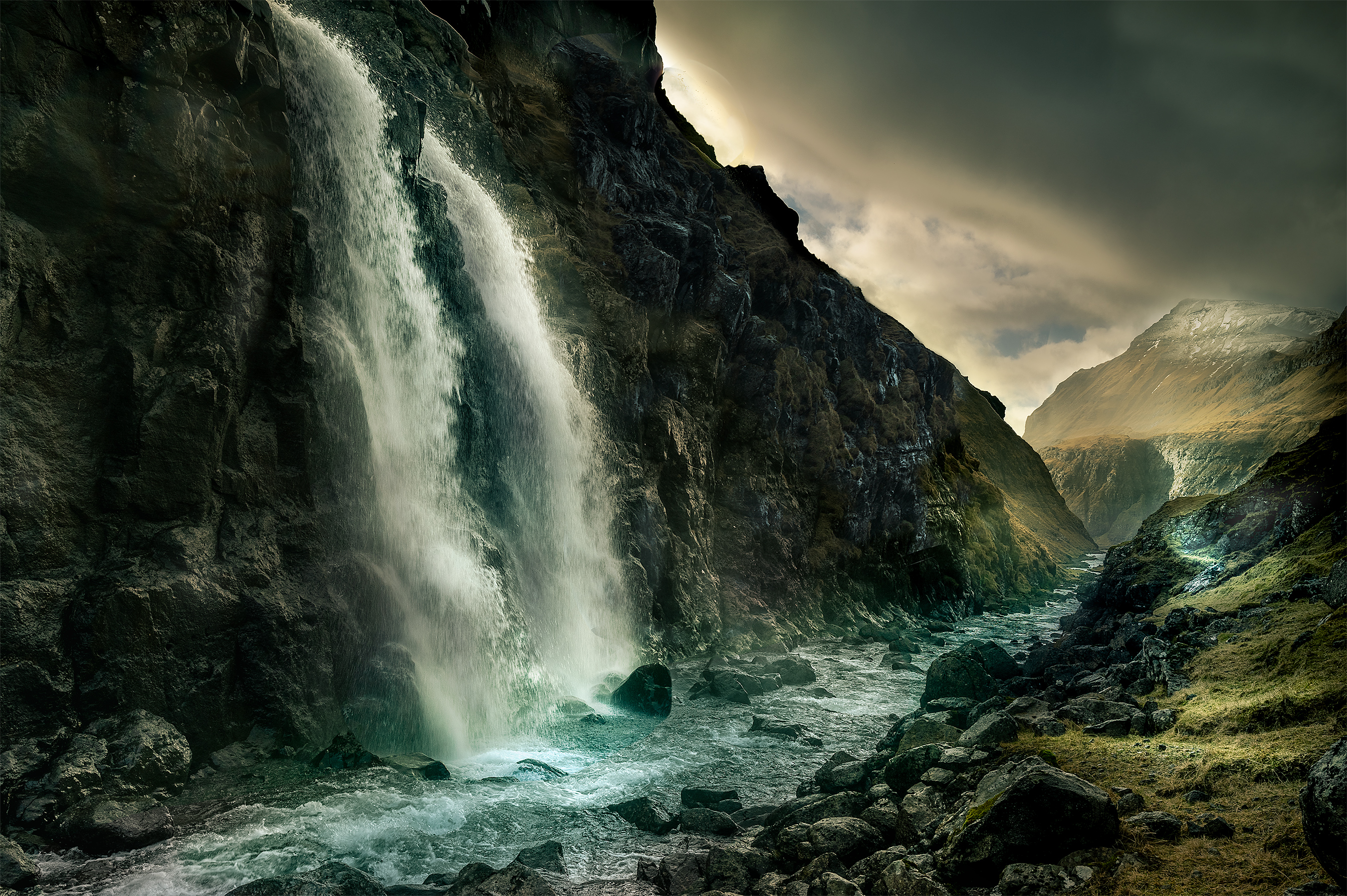 FAroe-Islands--Day-5-Small-waterfall-2700i