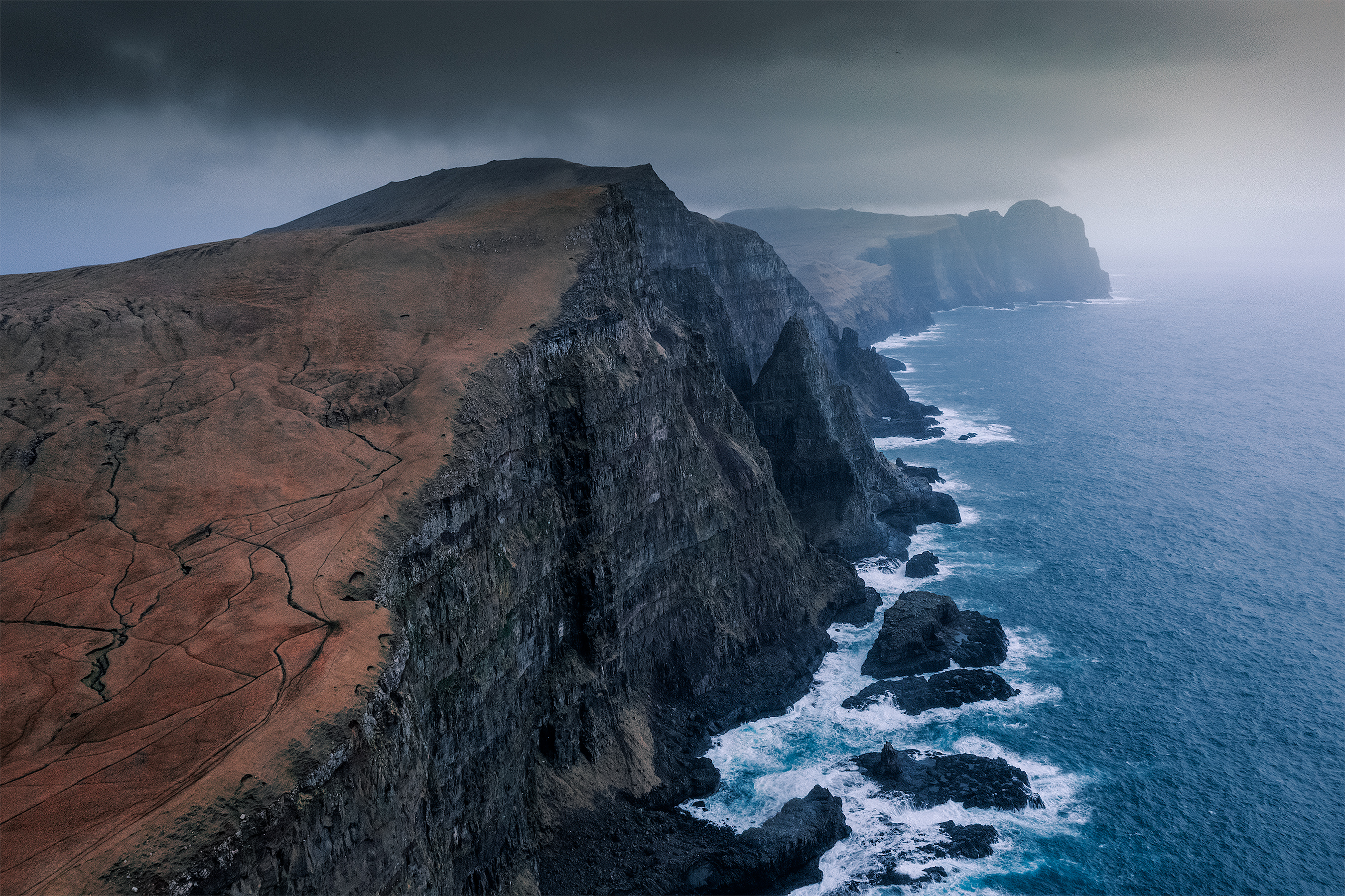 Faroe-Islands_Sadaroy_Clifs-drone-2700i