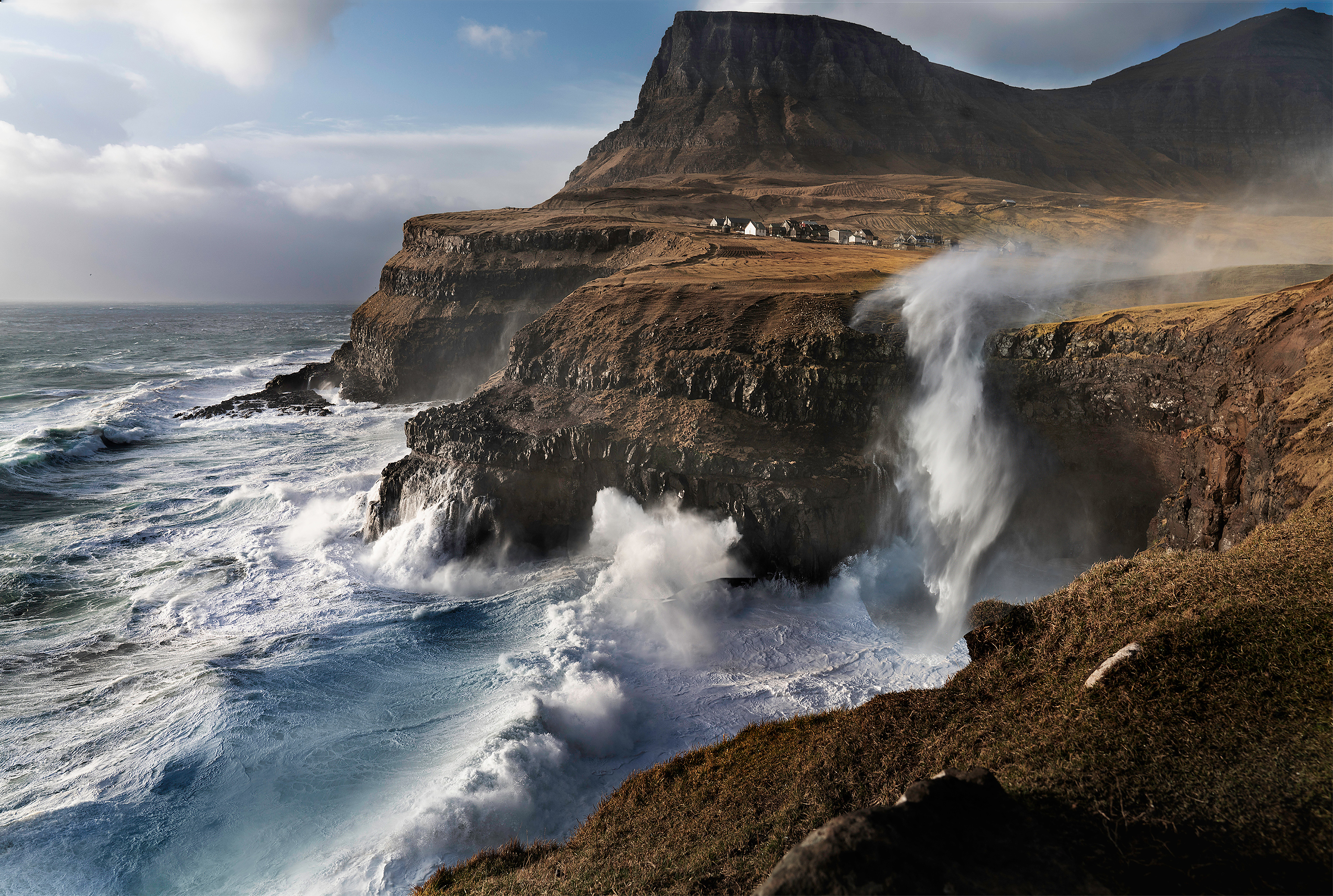 FaroeIslands_010Faroe-Backward-waterfall-sharpened-web